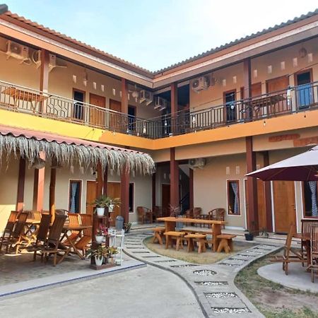 Asta Homestay Îles Îles Karimunjawa Extérieur photo